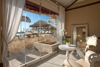 Hotel Carina