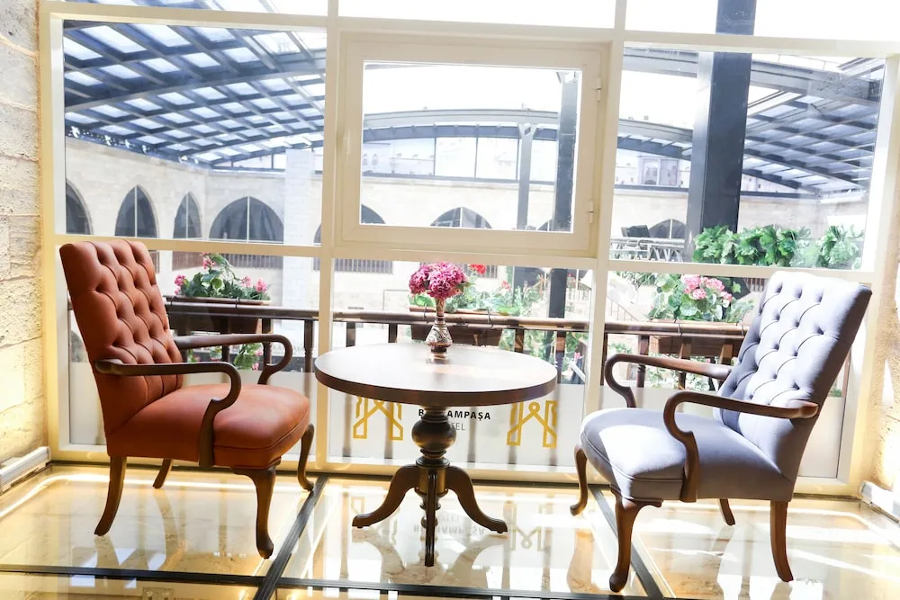 Grand Oda, Sigara İçilmez