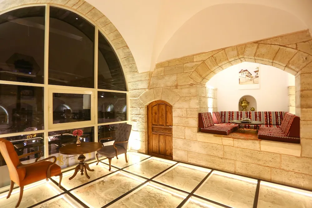 Grand Oda, Sigara İçilmez