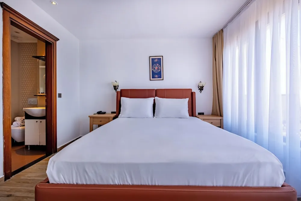 Deluxe Tek Büyük Yataklı Oda