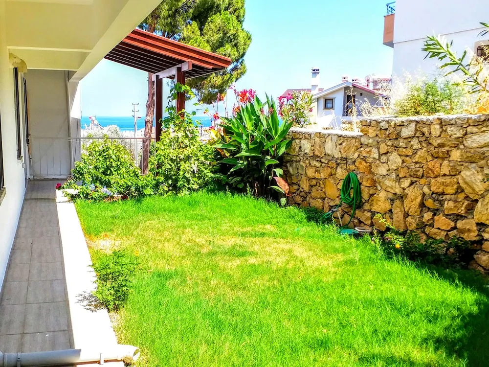 Daire, 2 Yatak Odası, Deniz Manzaralı, Bahçeli (5 No)