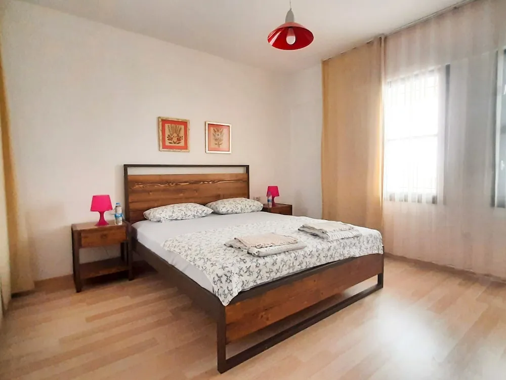 Daire, 2 Yatak Odası, Deniz Manzaralı, Bahçeli (5 No)