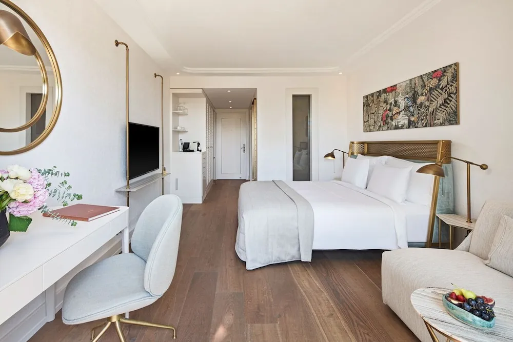 Comfort Room Land View