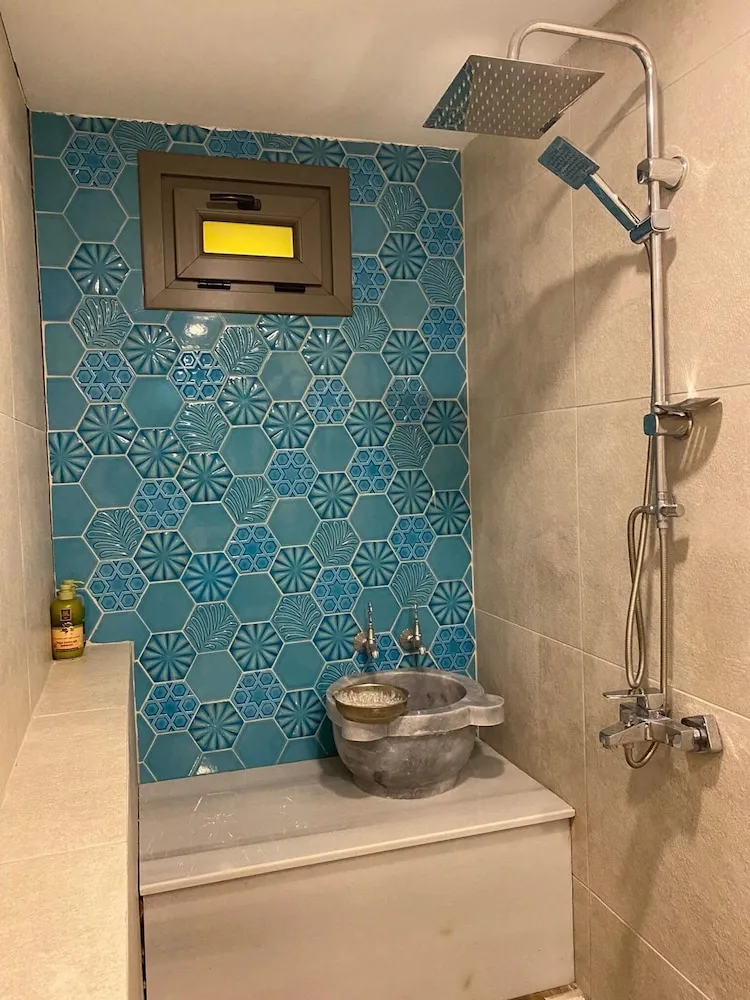 Design Tek Büyük Yataklı Oda, Bahçeli