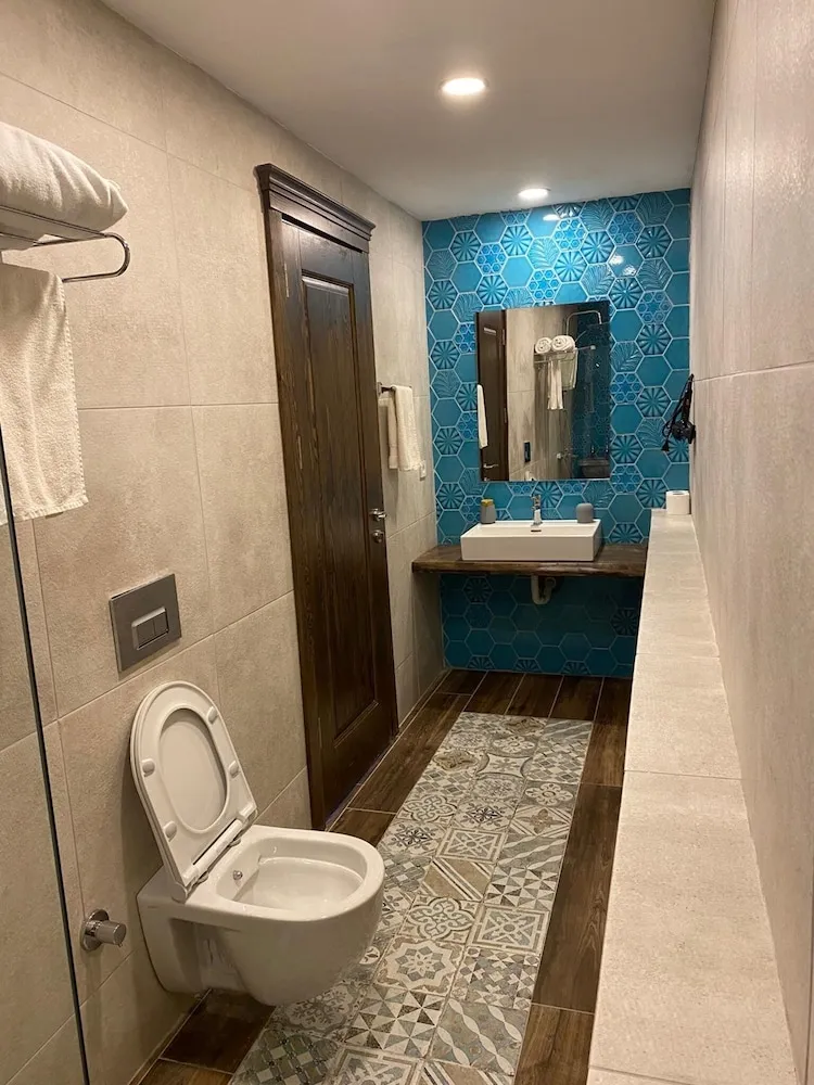 Design Tek Büyük Yataklı Oda, Bahçeli