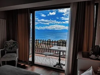 Assos Longevity Hotel