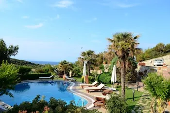 Ada Bacchus Hotel