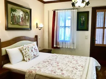 Ada Bacchus Hotel