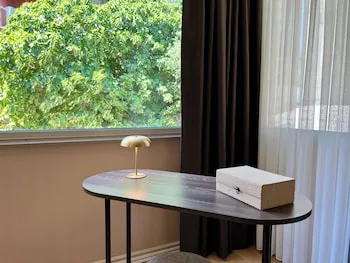 Weingart Suites Hotel