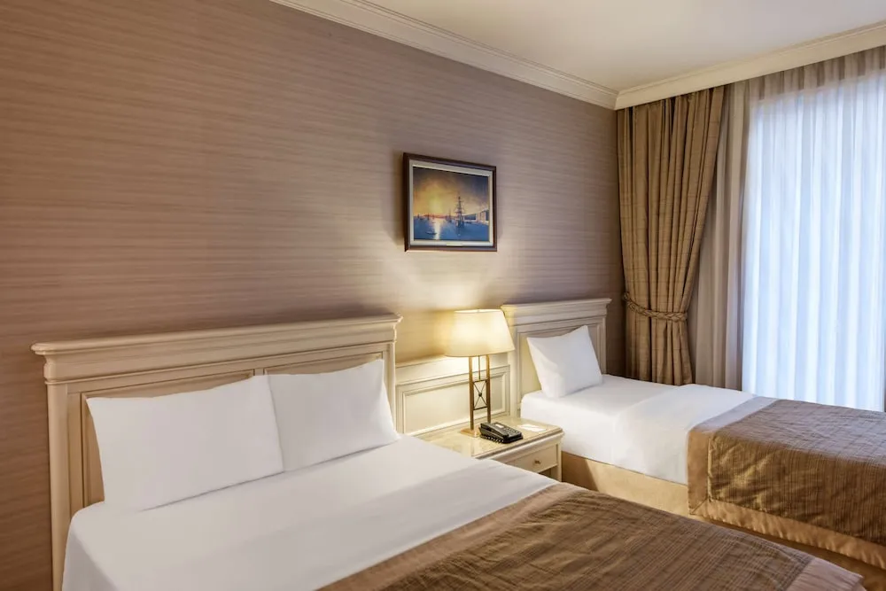 Classic Room with 1 King + 1 Single Bed