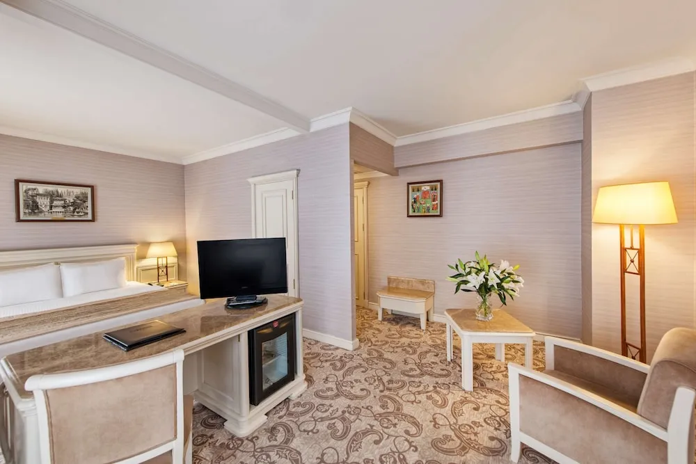Junior Suite with Queen Size Bed