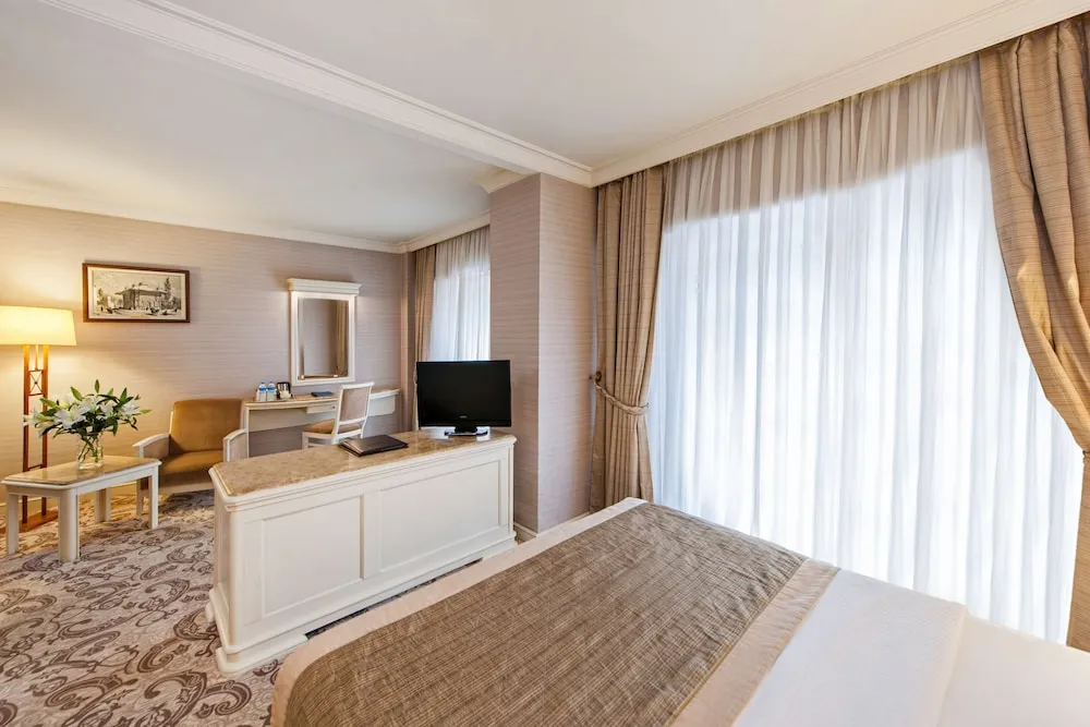 Junior Suite with Queen Size Bed