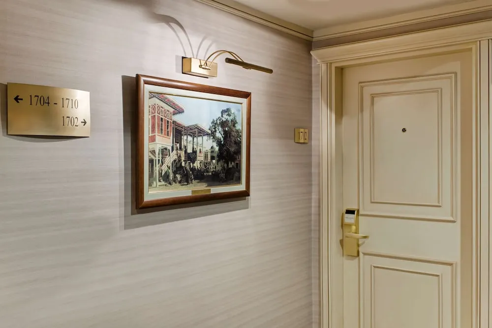 Classic Room with Queen Size Bed