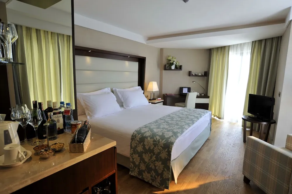 Deluxe Room, Kısmi Deniz Manzaralı