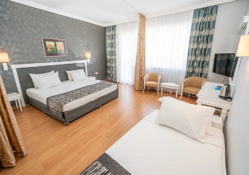 Large Room (2+2)