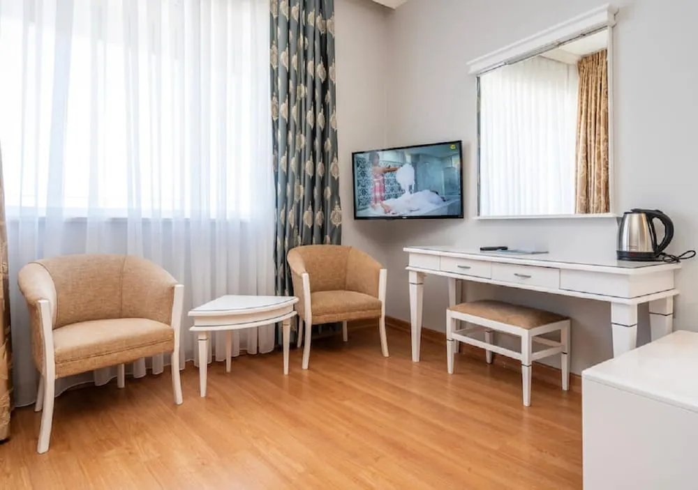 Large Room (2+2)