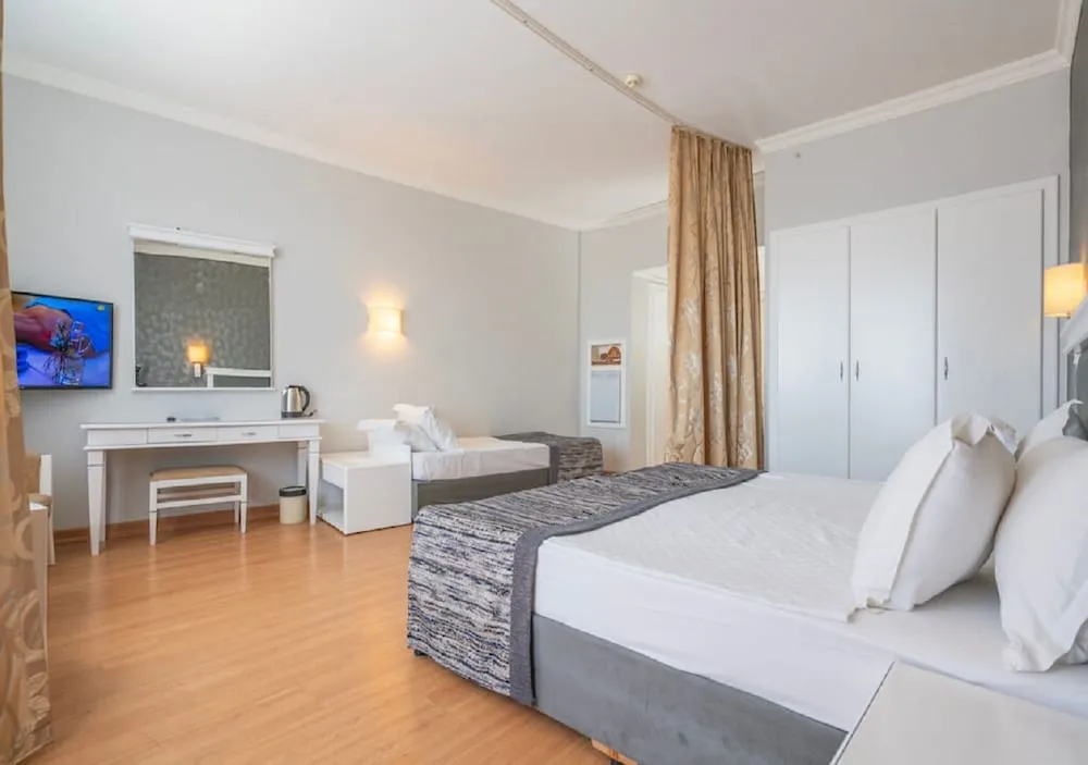 Large Triple Room