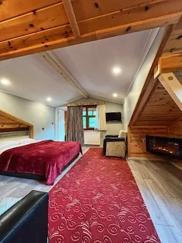 Yedigoller Hotel & Restaurant