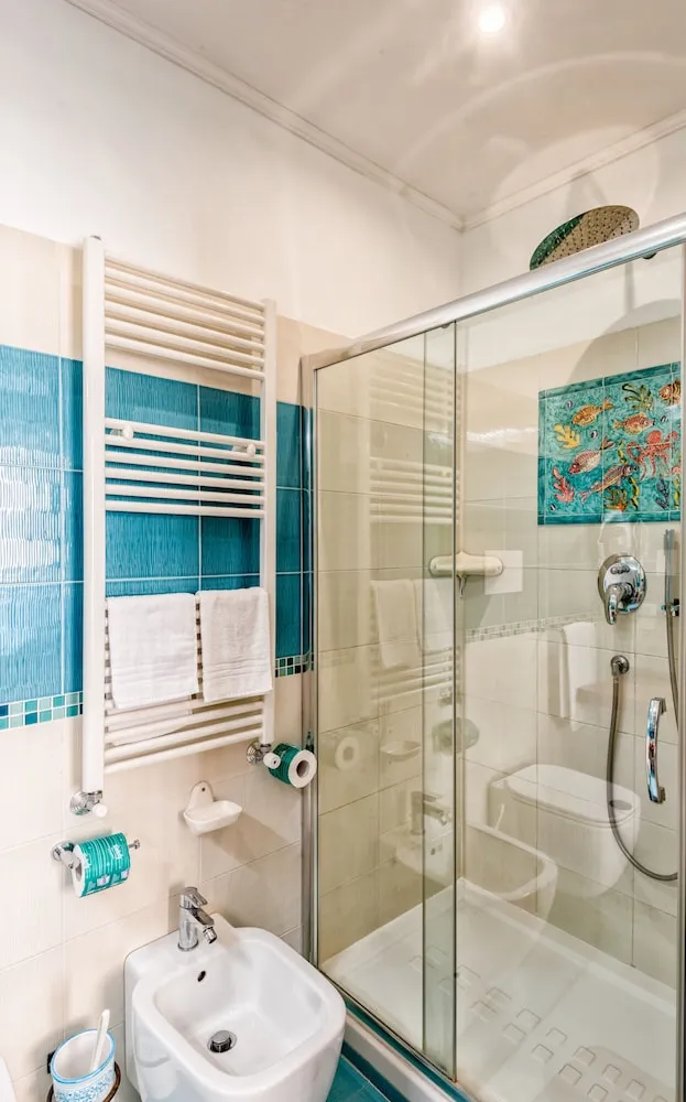 Comfort Tek Büyük veya İki Ayrı Yataklı Oda, Balkon