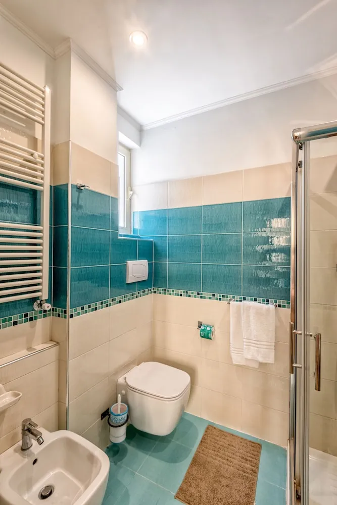 Tek Büyük veya İki Ayrı Yataklı Oda, Balkon