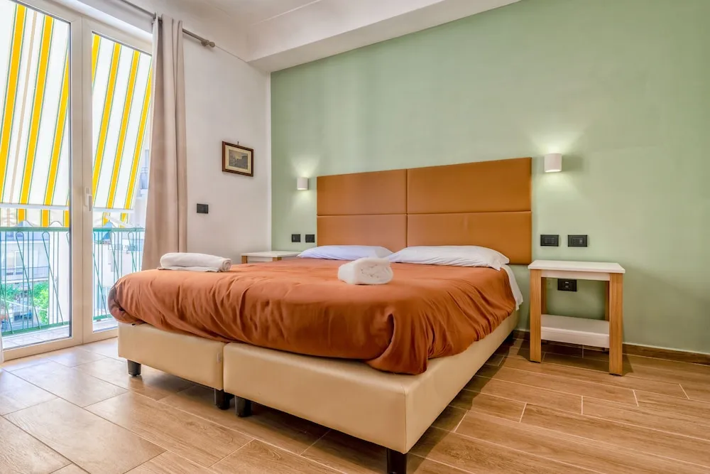 Tek Büyük veya İki Ayrı Yataklı Oda, Balkon