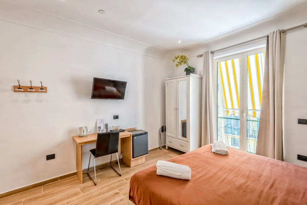 Tek Büyük veya İki Ayrı Yataklı Oda, Balkon