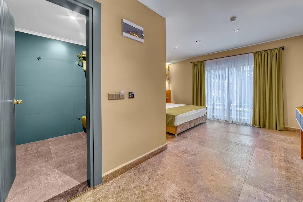 Luxury Tek Büyük Yataklı Oda