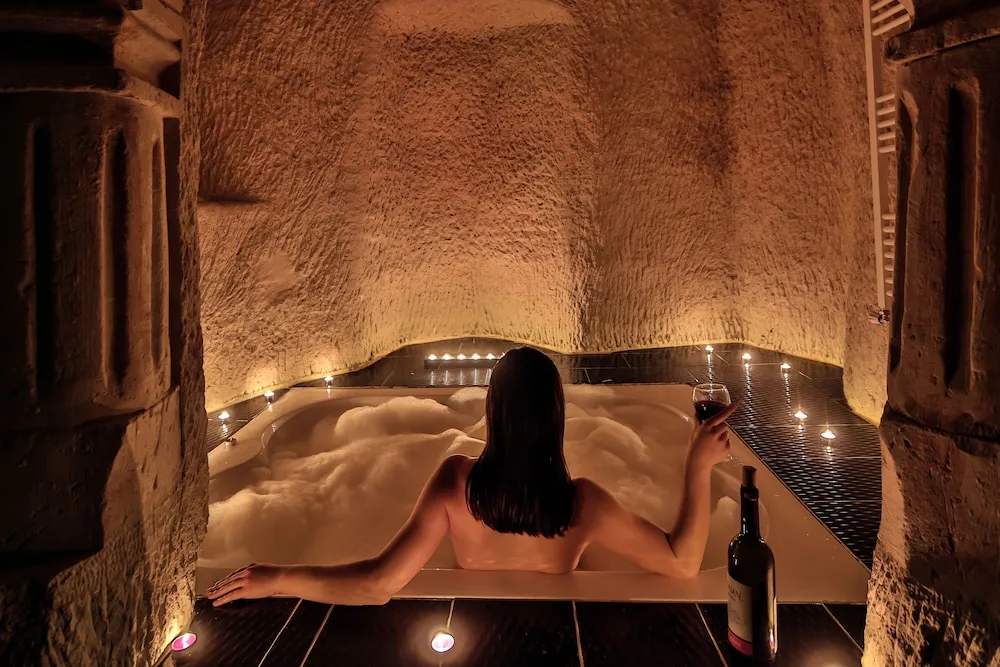 Presidential Cave Suite with Spa Bath - 18