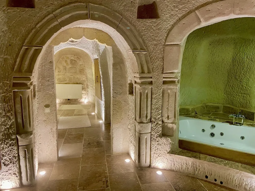 Presidential Cave Suite with Spa Bath - 18