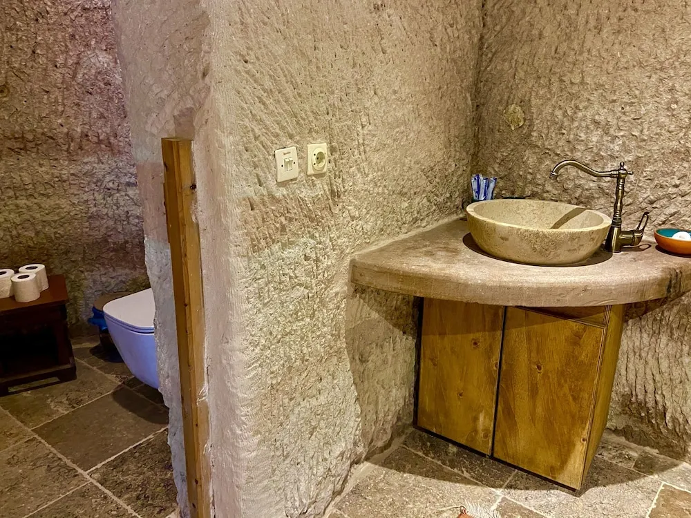Queen Cave with Terrace (2 Bedrooms) - 17
