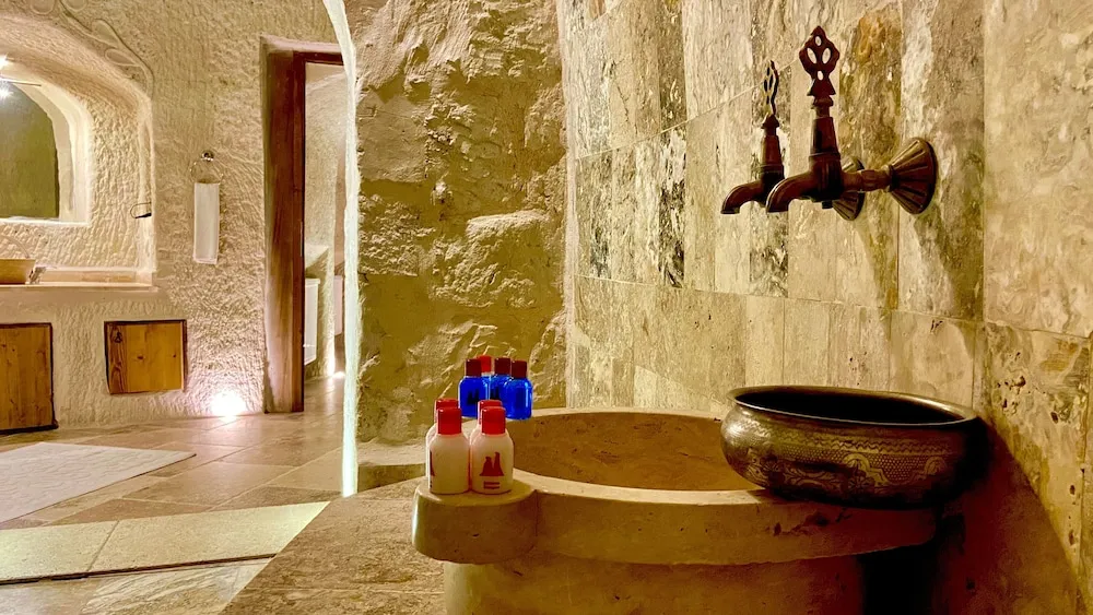 King Cave Suite wih Spa Bath - 19