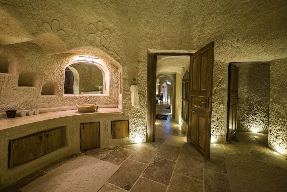 King Cave Suite wih Spa Bath - 19