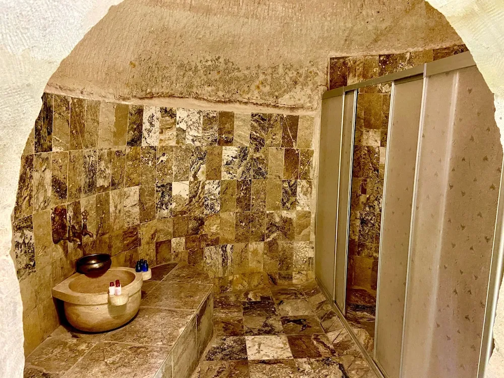 King Cave Suite wih Spa Bath - 19