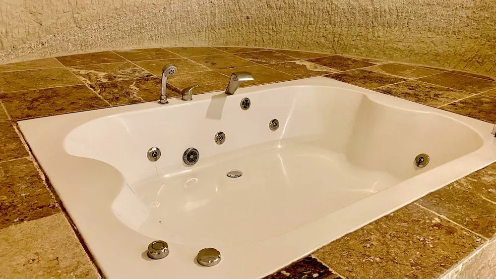 King Cave Suite wih Spa Bath - 19