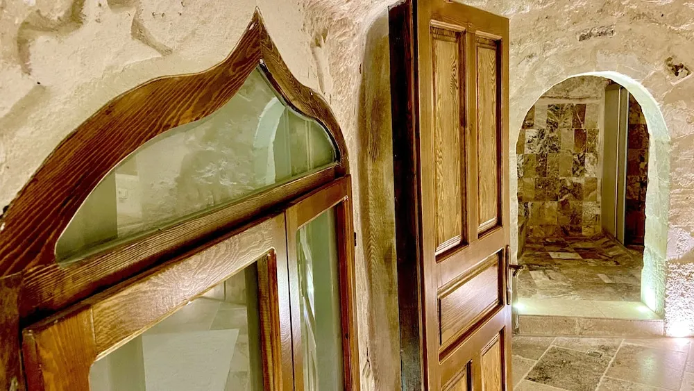 King Cave Suite wih Spa Bath - 19