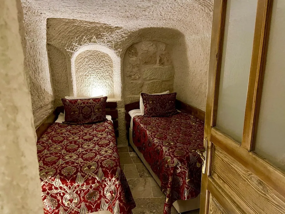 King Cave Suite wih Spa Bath - 19