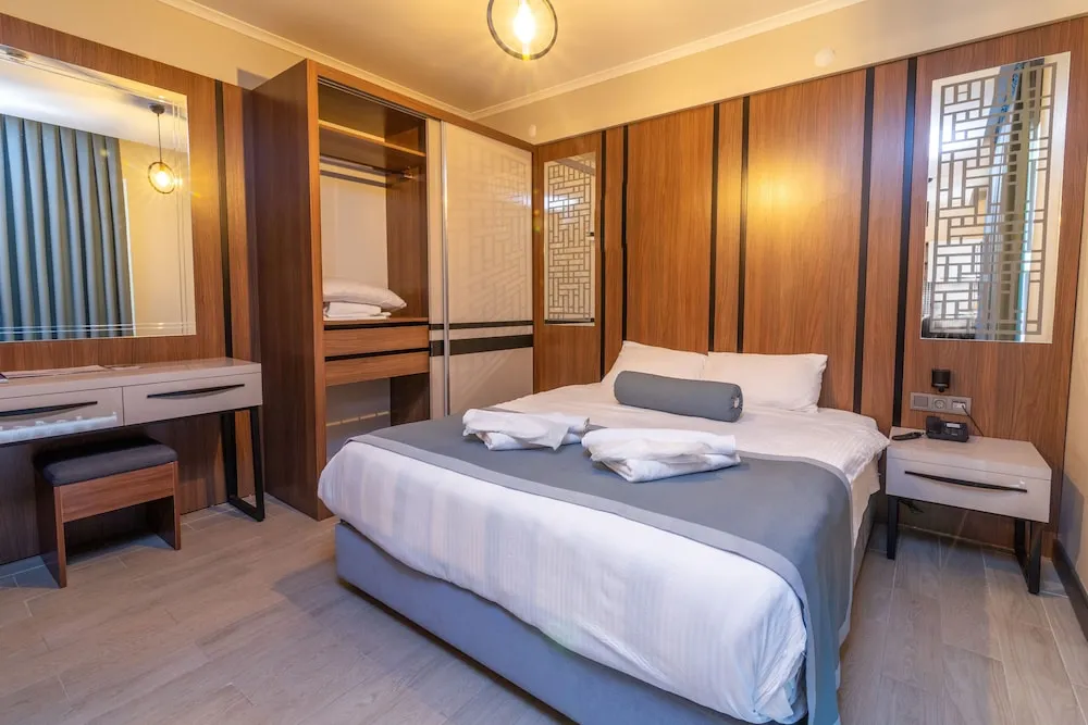 Deluxe Stüdyo, Köşe