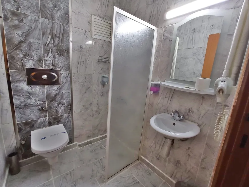 Standard Tek Büyük Yataklı Oda