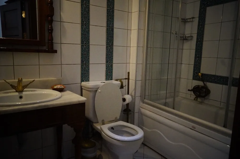 Economy Tek Büyük Yataklı Oda (Basement)