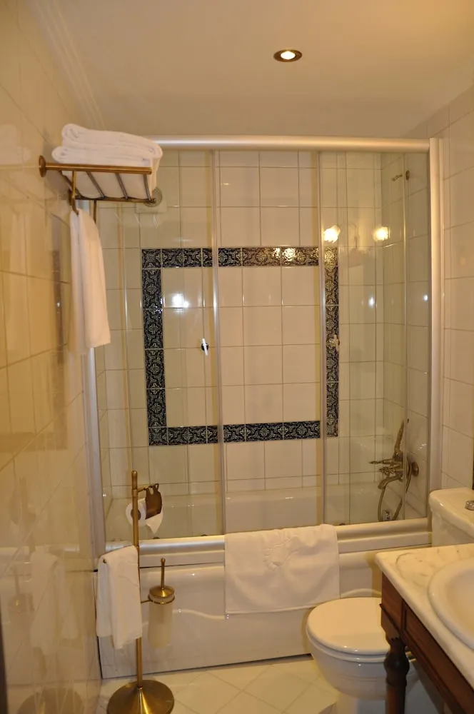 Standard Tek Büyük veya İki Ayrı Yataklı Oda, 2 Yatak Odası, Bahçe Manzaralı