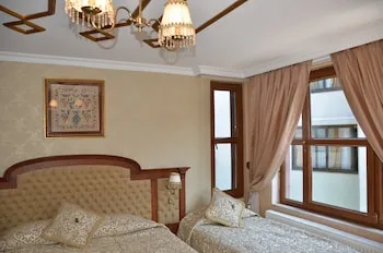 Aruna Hotel
