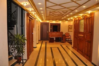 Aruna Hotel