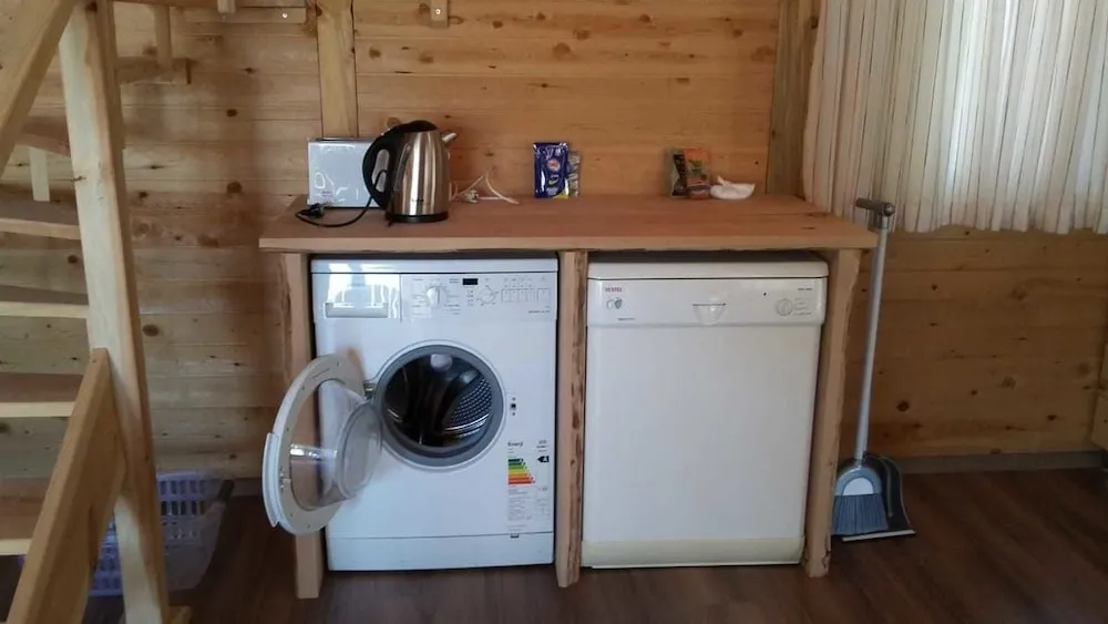 Deluxe Ev