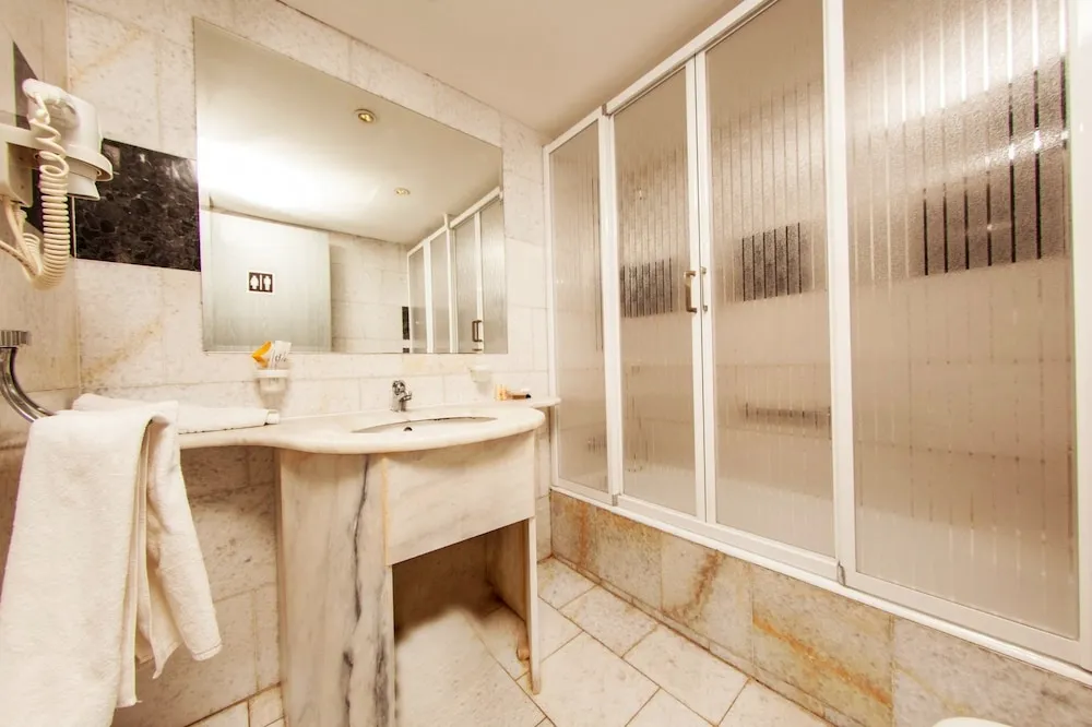 Comfort Tek Büyük Yataklı Oda