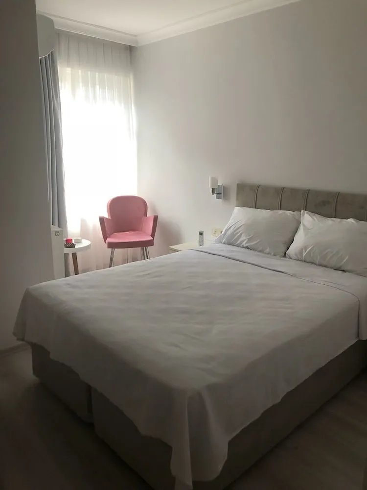Basic Oda, 1 Büyük (Queen) Boy Yatak, Sigara İçilmez