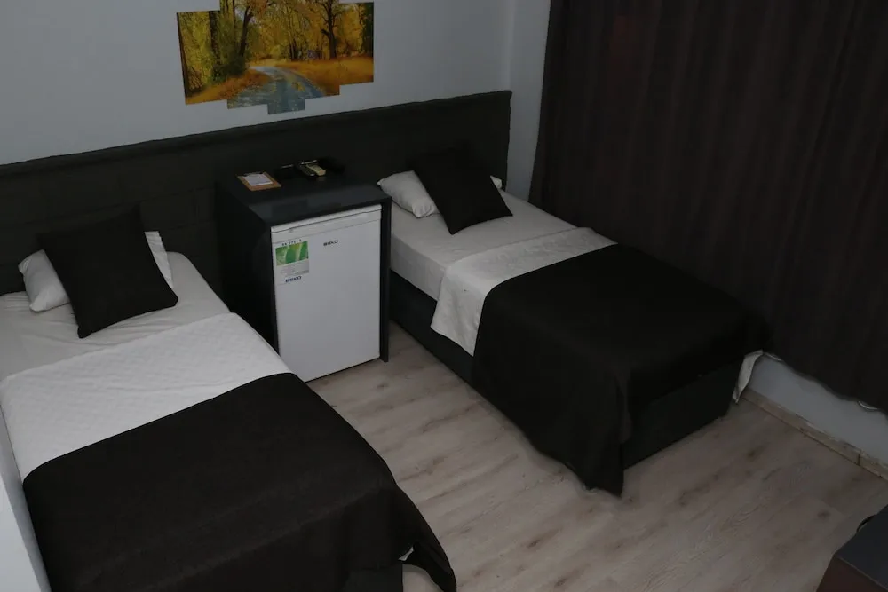 Honeymoon Tek Büyük Yataklı Oda
