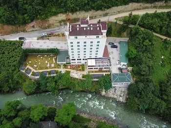 Jolnar Garden Hotel
