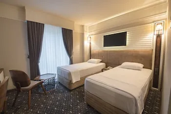 Jolnar Garden Hotel
