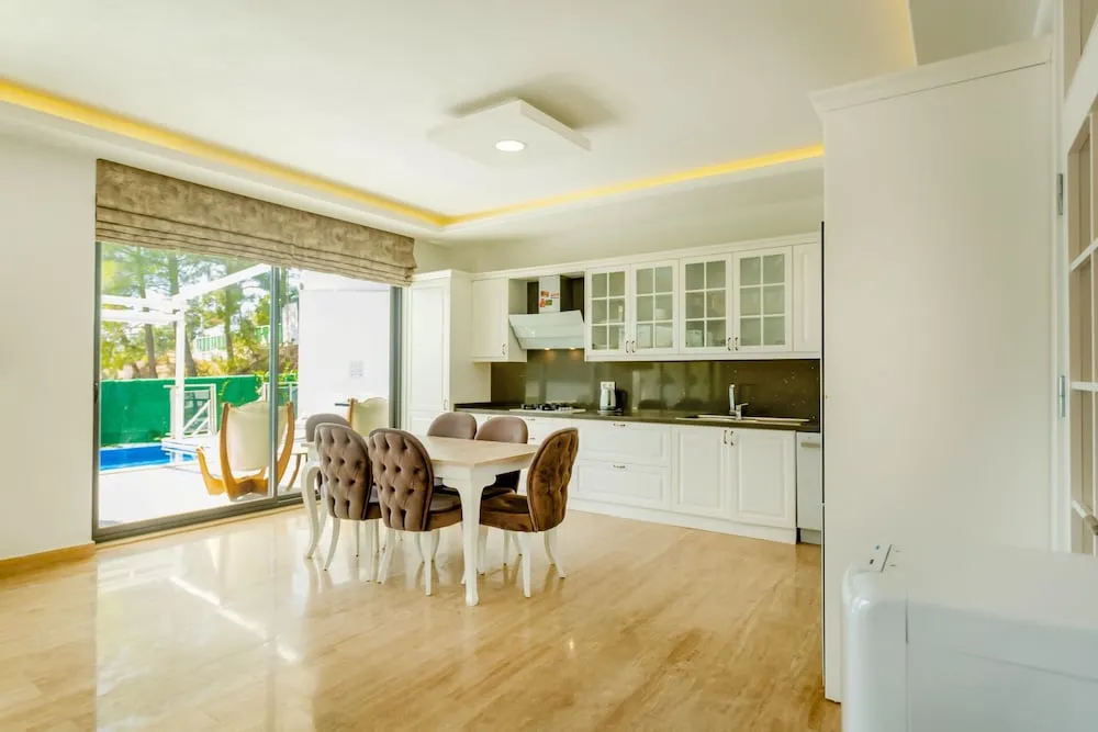 Deluxe Villa, Sigara İçilmez