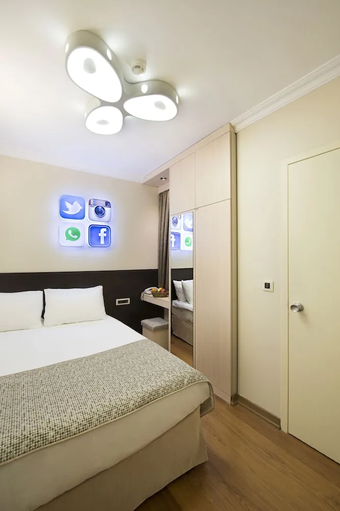 Economy Büyük Yataklı Tek Kişilik Oda (No Windows)